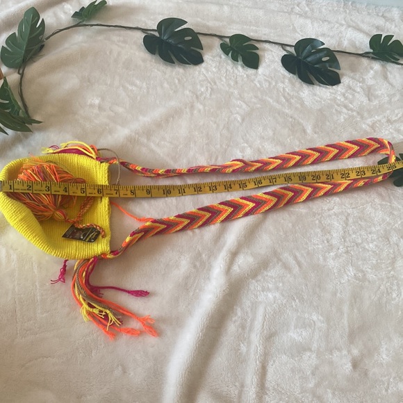 Mini Wayuu Colombian Woven Crossbody NWT Multi-Colored Chevron Strap and Tassel - Picture 7 of 7